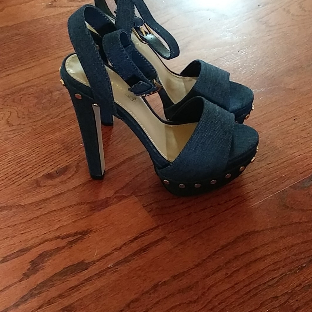New shoe dazzle